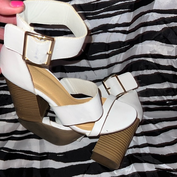 Summer Spring White Charlotte Russe heels - Picture 4 of 9